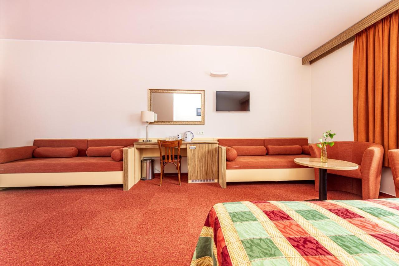 פלאנגה Info Hotel מראה חיצוני תמונה
